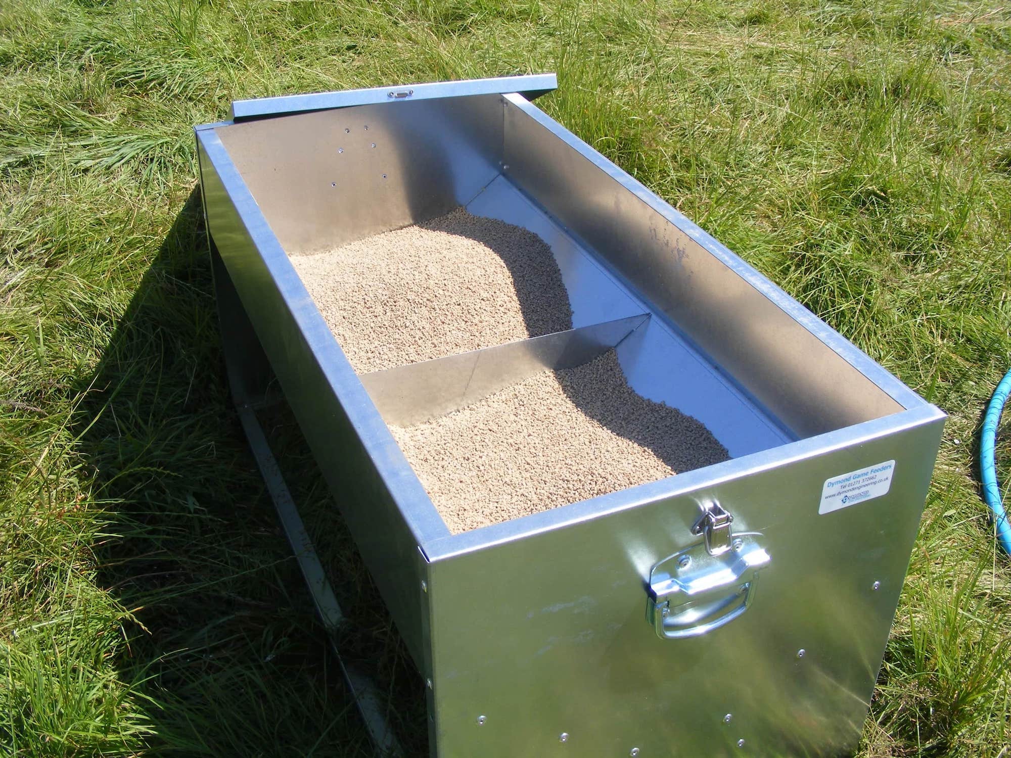 Pheasant feeder